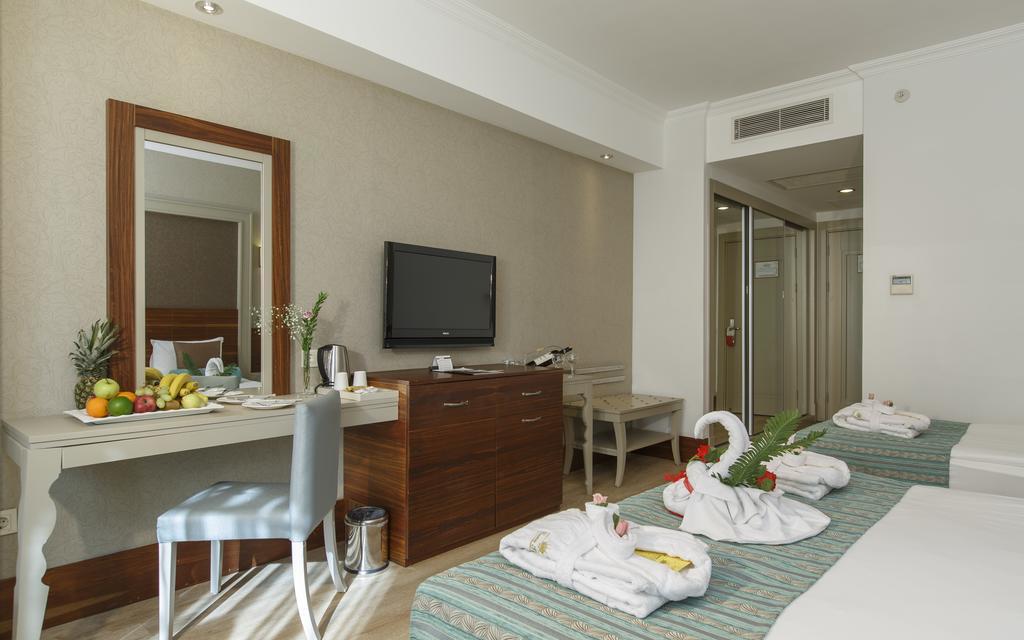 Side Crown Palace Ultra All Inclusive Стая снимка